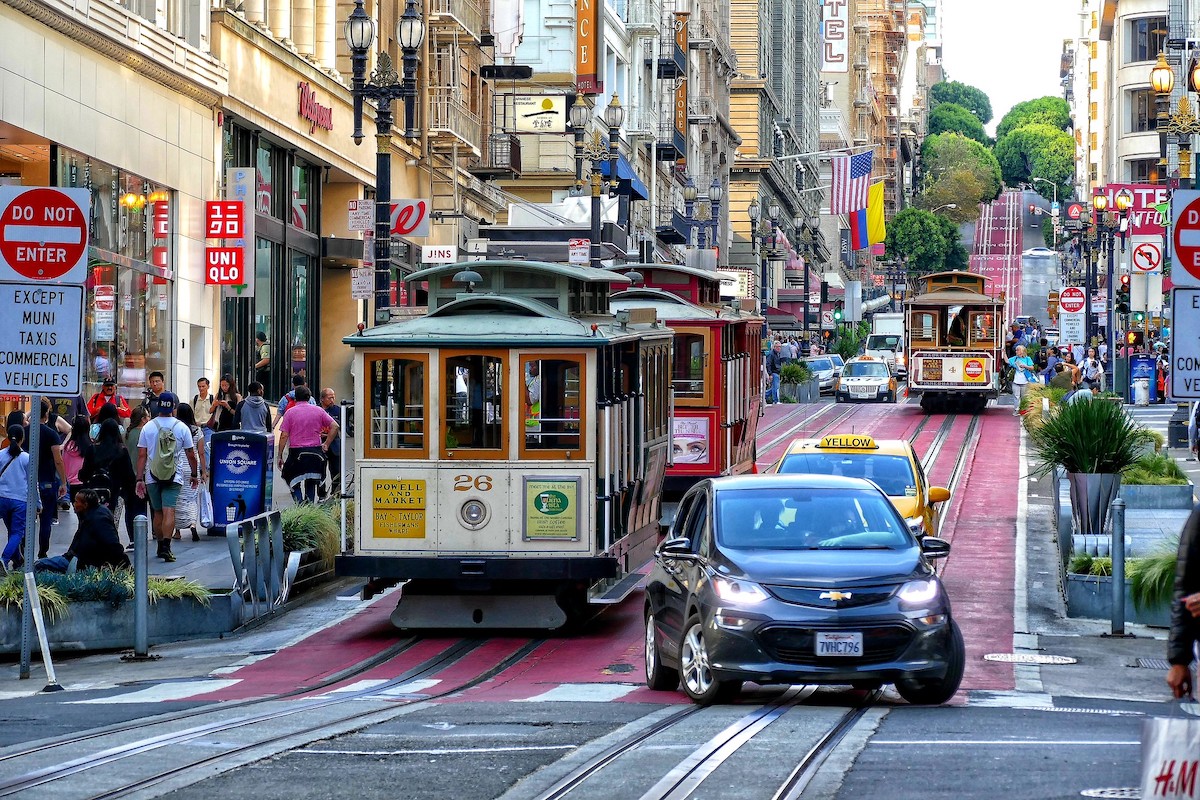 Cable car on Powell Street, San Francisco