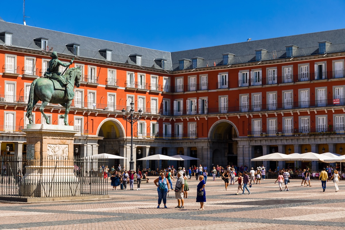 plaza mayor in madrid filled with people