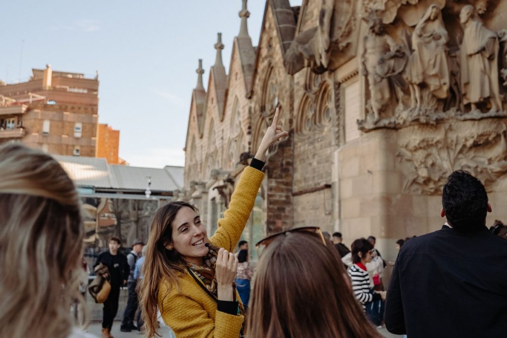 guide talking to a group in barcelona