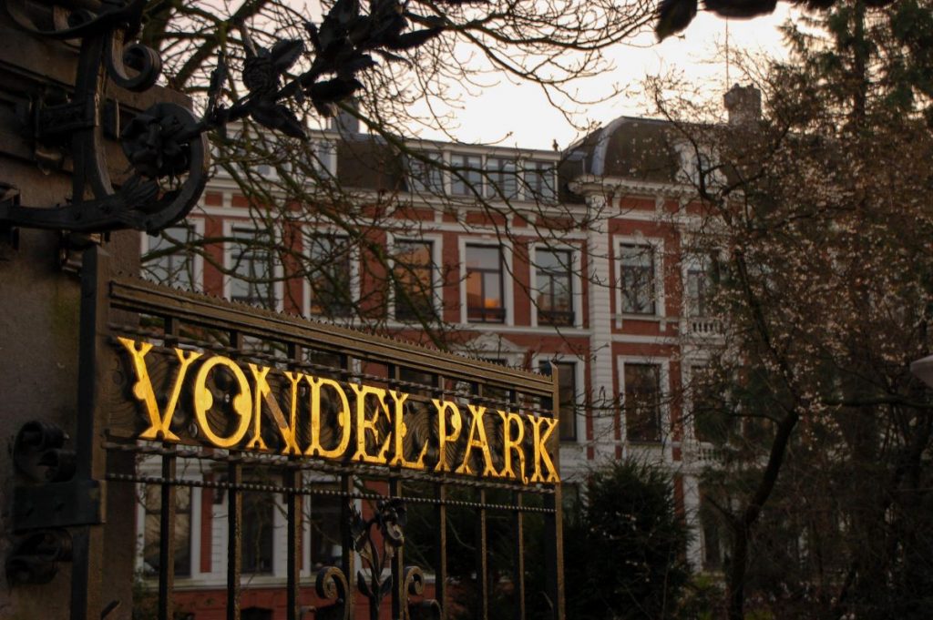 Close up of the Vondel Park golden sign. 