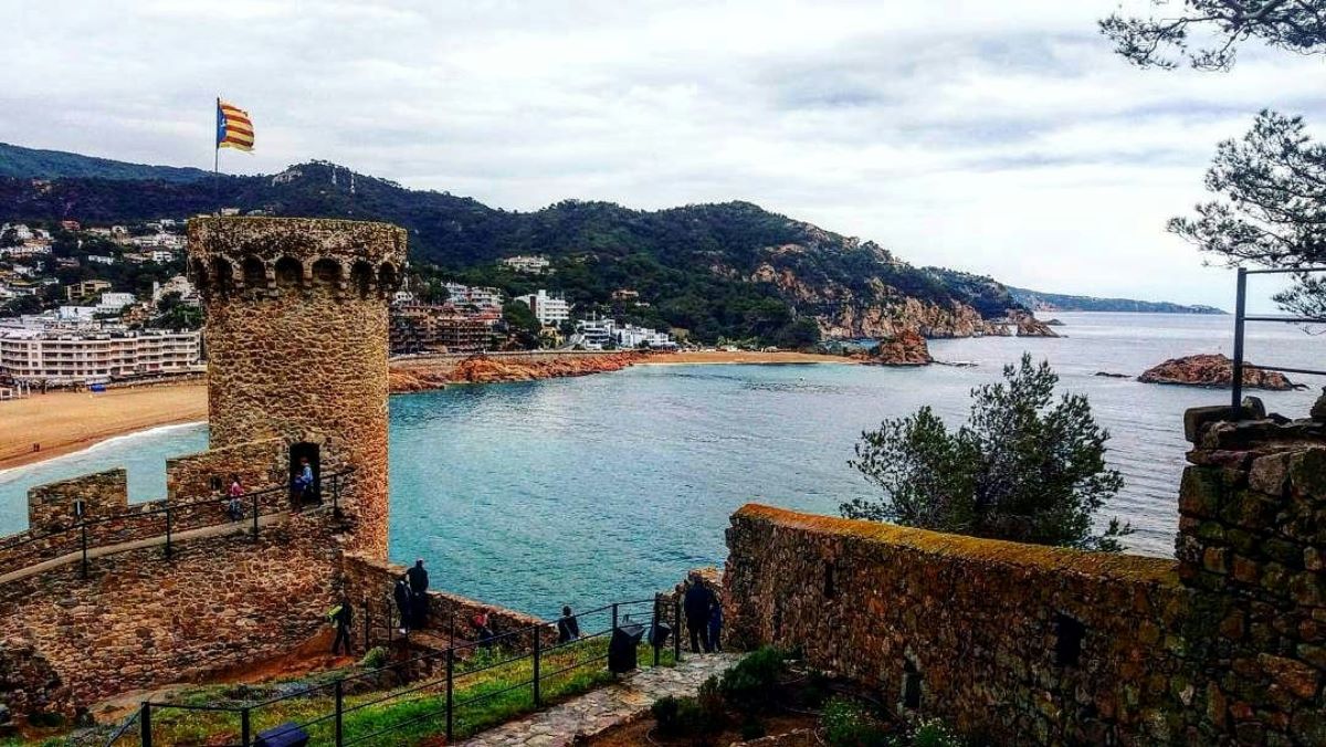 Discover the Best Beach Towns Near Barcelona: A Coastal Getaway Guide