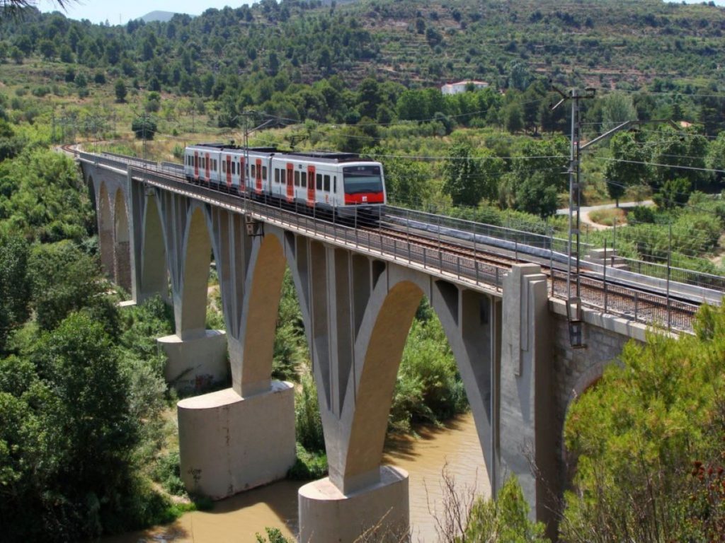 People taking the train to Montserrat via the railway.  