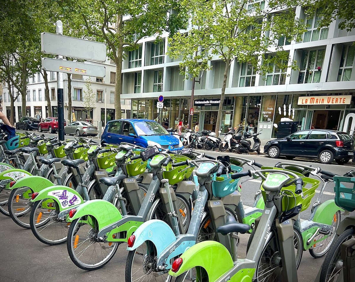 Velib renting bikes in Paris