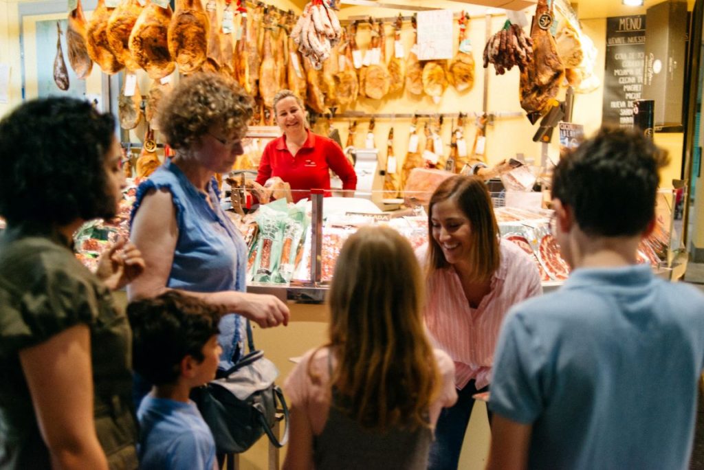 A group of people participating in activities for kids in Seville.