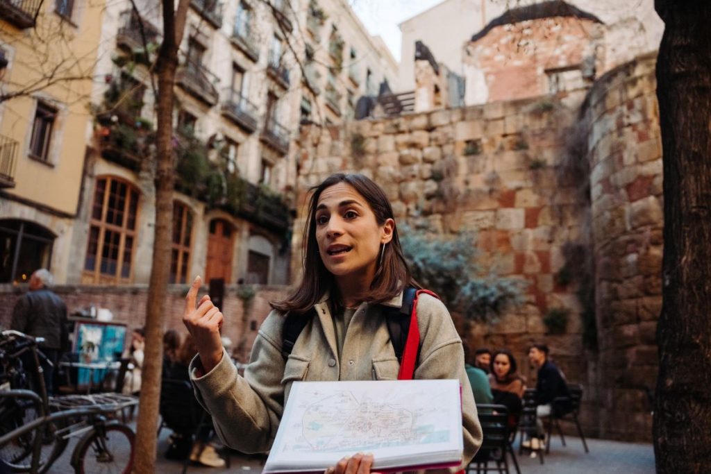 A woman in Barcelona explaining the Barcelona literary haunts to people. 