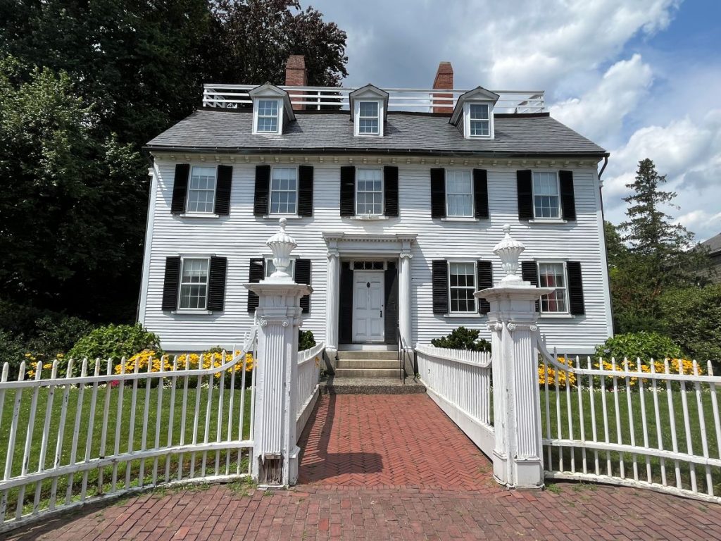 Ropes Mansion in Salem on a sunny day. 